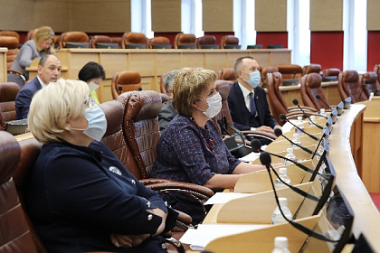 Комиссия по Регламенту рассмотрела проекты постановлений о награждении Почетными грамотами Законодательного Собрания